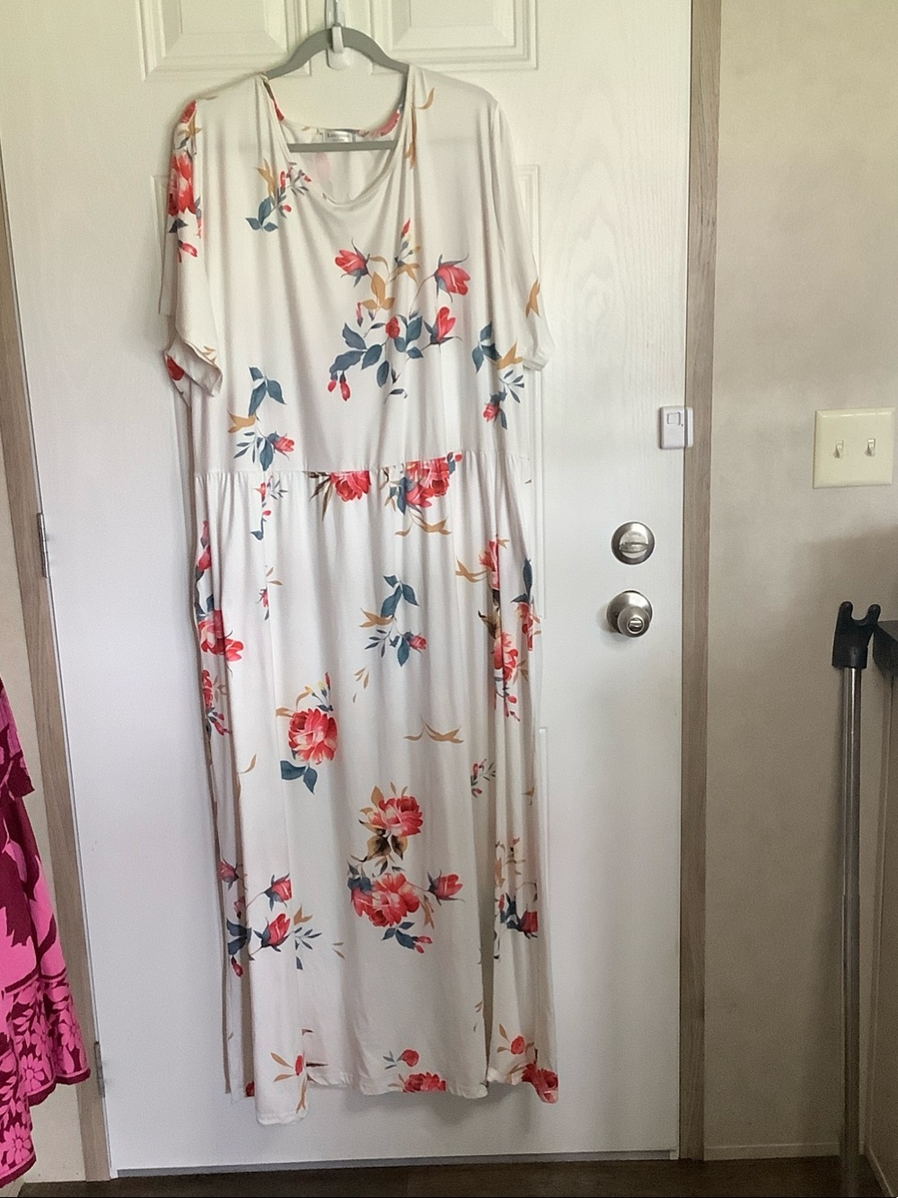 Plus Size Ivory Floral Maxi Dress with Short Sleeves